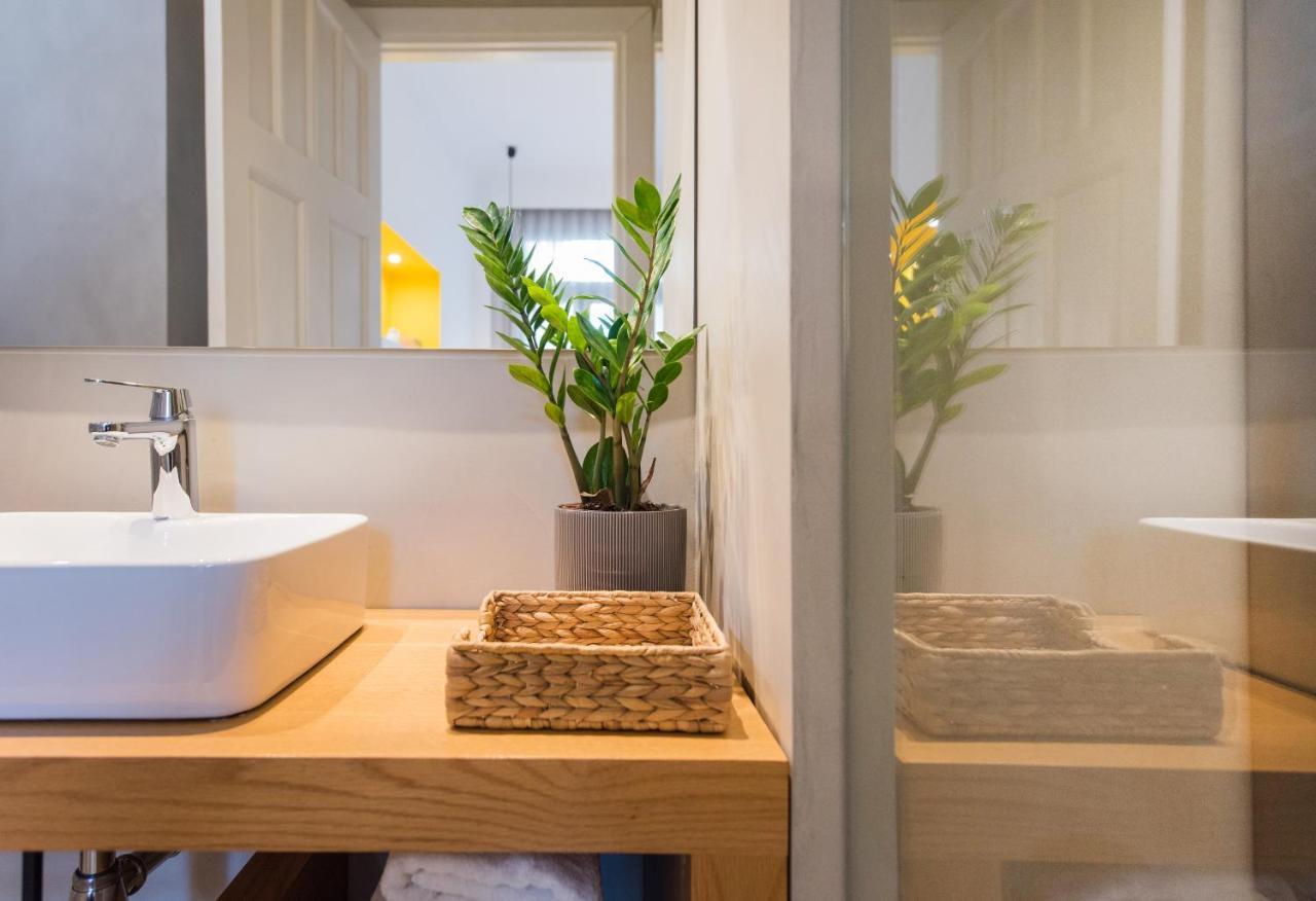 Monk Monastiraki Suites أثينا المظهر الخارجي الصورة